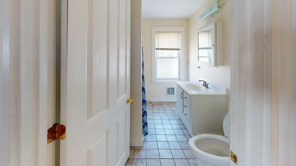 4 bed, 1 bath apartment for rent at 47 Fairbanks Unit 2, Brighton — photo 10 of 11