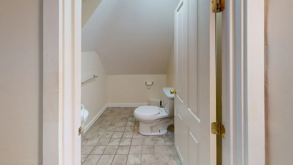 4 bed, 1 bath apartment for rent at 47 Fairbanks Unit 2, Brighton — photo 9 of 11
