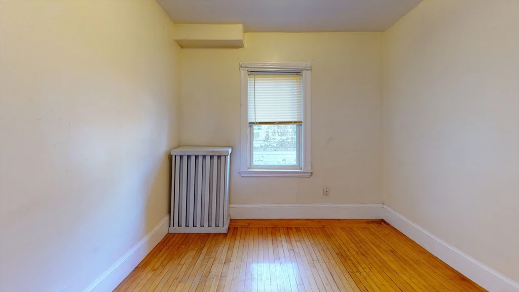 4 bed, 1 bath apartment for rent at 47 Fairbanks Unit 2, Brighton — photo 4 of 11
