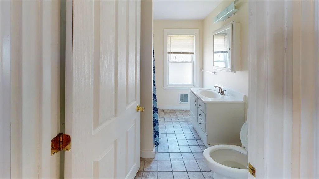 4 bed, 1 bath apartment for rent at 47 Fairbanks Unit 2, Brighton — photo 10 of 13
