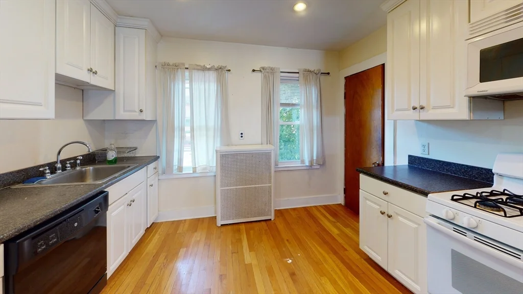 4 bed, 1 bath apartment for rent at 47 Fairbanks Unit 2, Brighton