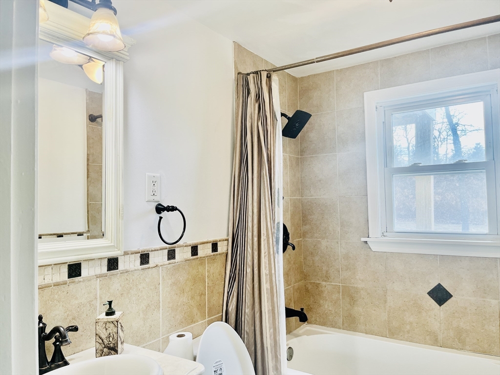 2 bed, 1 bath apartment for rent at 47 Fitch Ter Unit 0, Randolph — photo 3 of 10