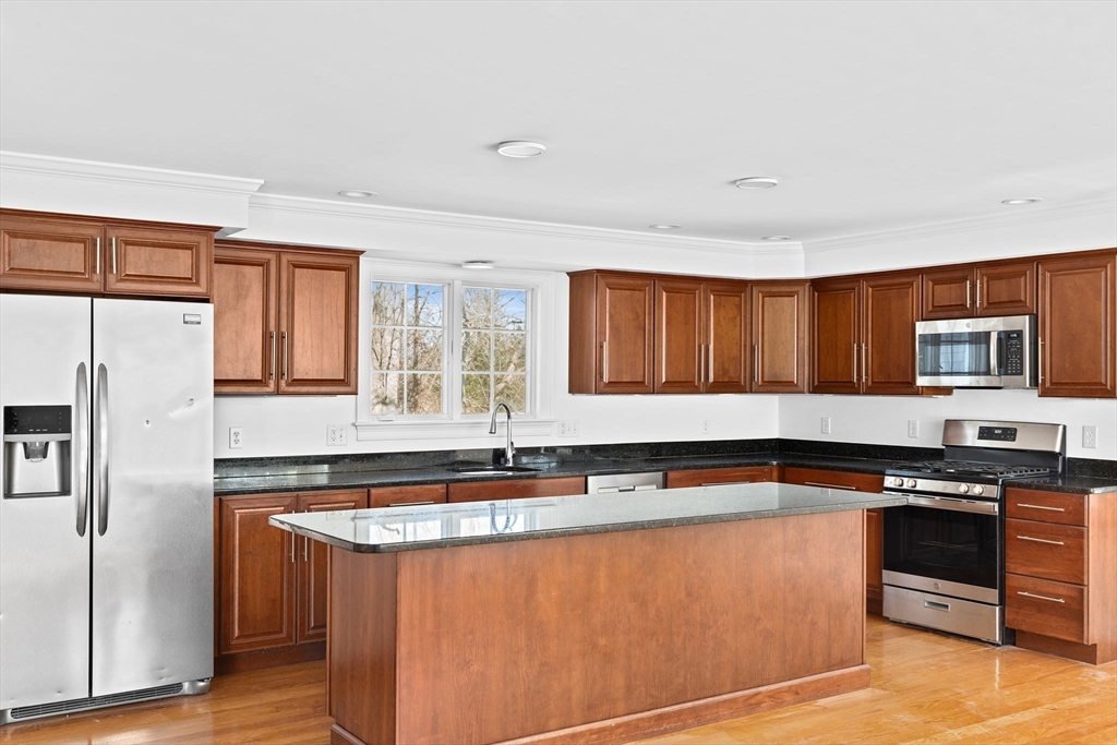 3 bed, 2 bath apartment for rent at 47 Fottler Rd Unit 1, Hingham — photo 3 of 24