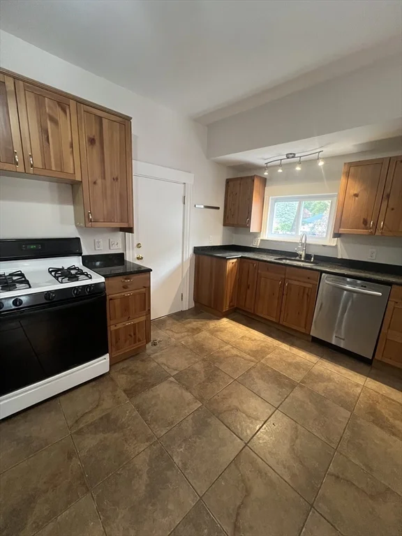 2 bed, 1 bath apartment for rent at 47 Guinan St Unit 47, The Highlands — photo 1 of 16