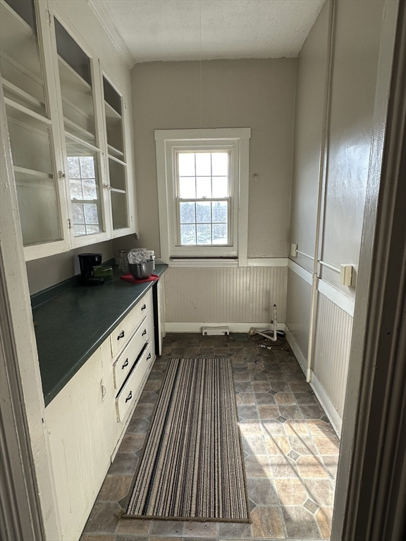 3 bed, 1 bath apartment for rent at 47 Hathaway St Unit 2, Fall River — photo 4 of 20