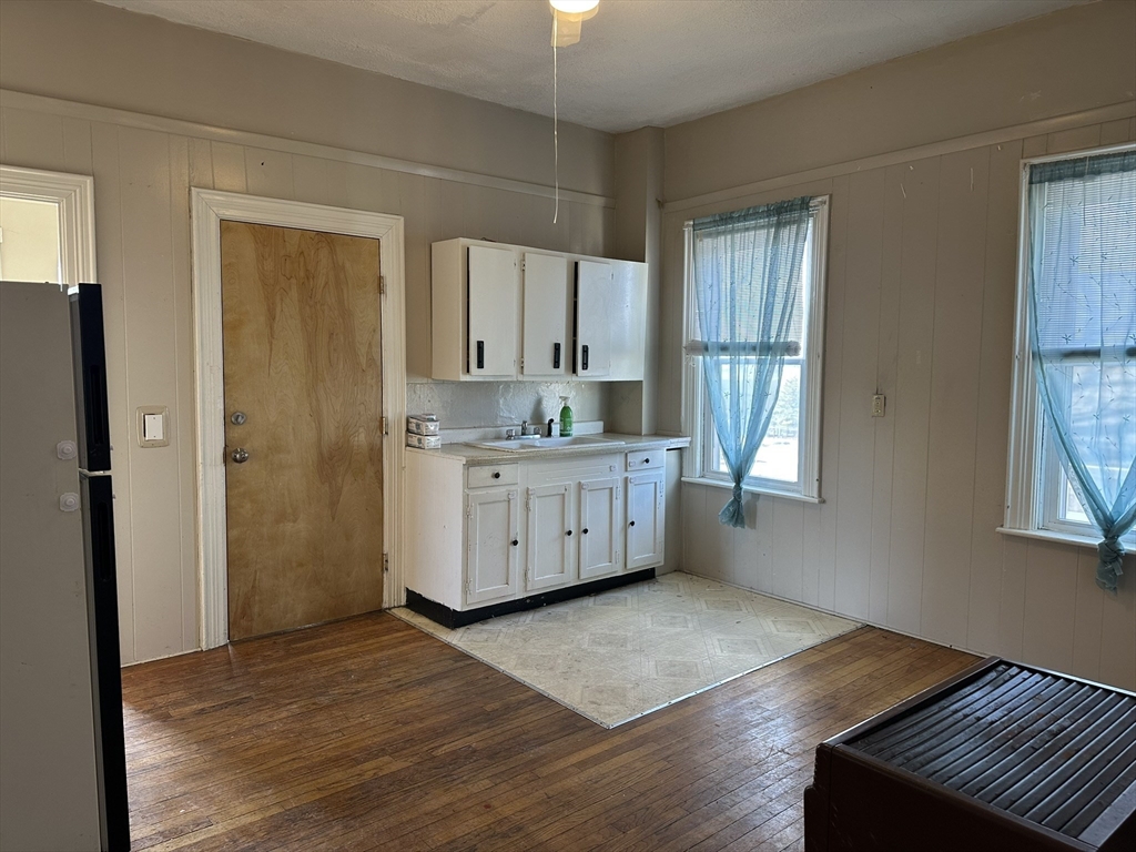 3 bed, 1 bath apartment for rent at 47 Hathaway St Unit 2, Fall River — photo 1 of 20