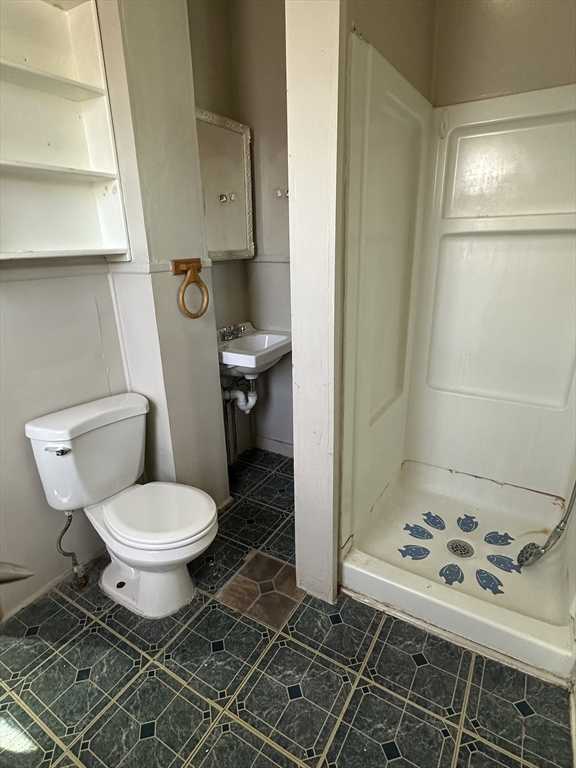 3 bed, 1 bath apartment for rent at 47 Hathaway St Unit 2, Fall River — photo 12 of 20