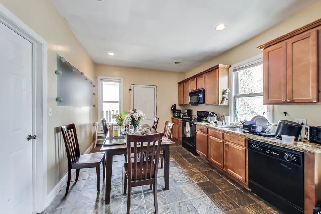 3 bed, 1 bath apartment for rent at 47 Hillside St Unit 1, Mission Hill — photo 3 of 36