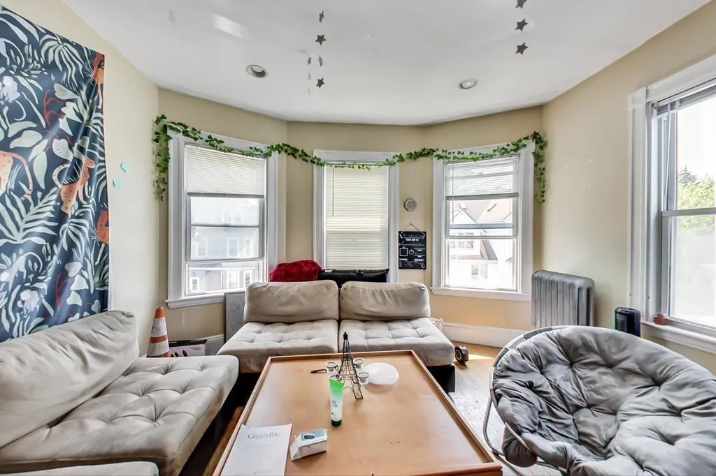 4 bed, 1 bath apartment for rent at 47 Hillside St Unit 3, Mission Hill — photo 6 of 21
