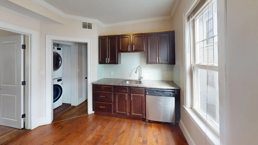 3 bed, 2 bath apartment for rent at 47 Iffley St Unit 2, Jamaica Plain