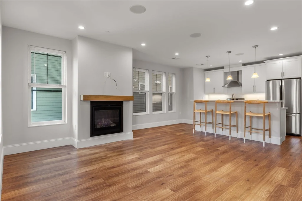 2 bed, 2 bath apartment for rent at 47 L Unit 1, South Boston — photo 3 of 27