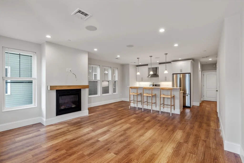 2 bed, 2 bath apartment for rent at 47 L Unit 1, South Boston — photo 9 of 27