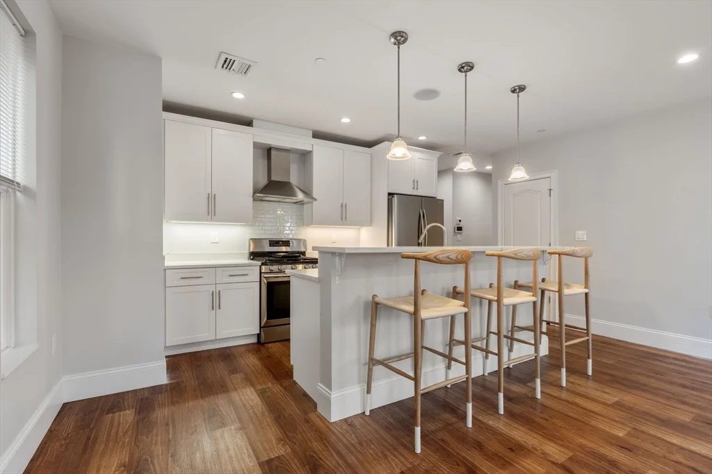 2 bed, 2 bath apartment for rent at 47 L Unit 1, South Boston — photo 4 of 27