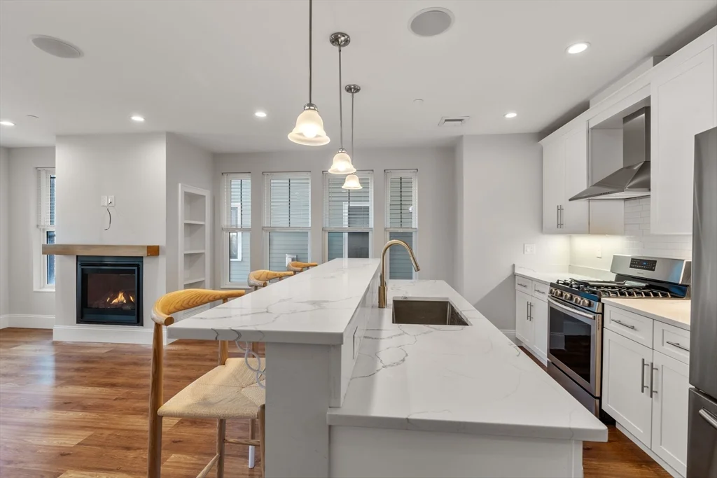 2 bed, 2 bath apartment for rent at 47 L Unit 1, South Boston