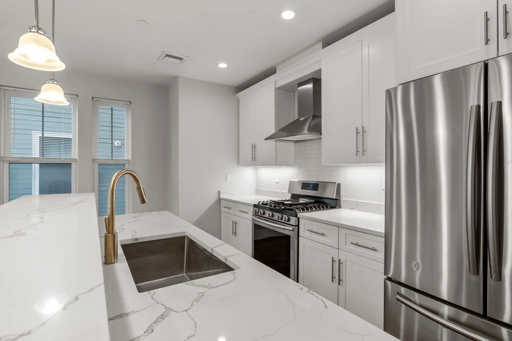 2 bed, 2 bath apartment for rent at 47 L Unit 1, South Boston — photo 7 of 27