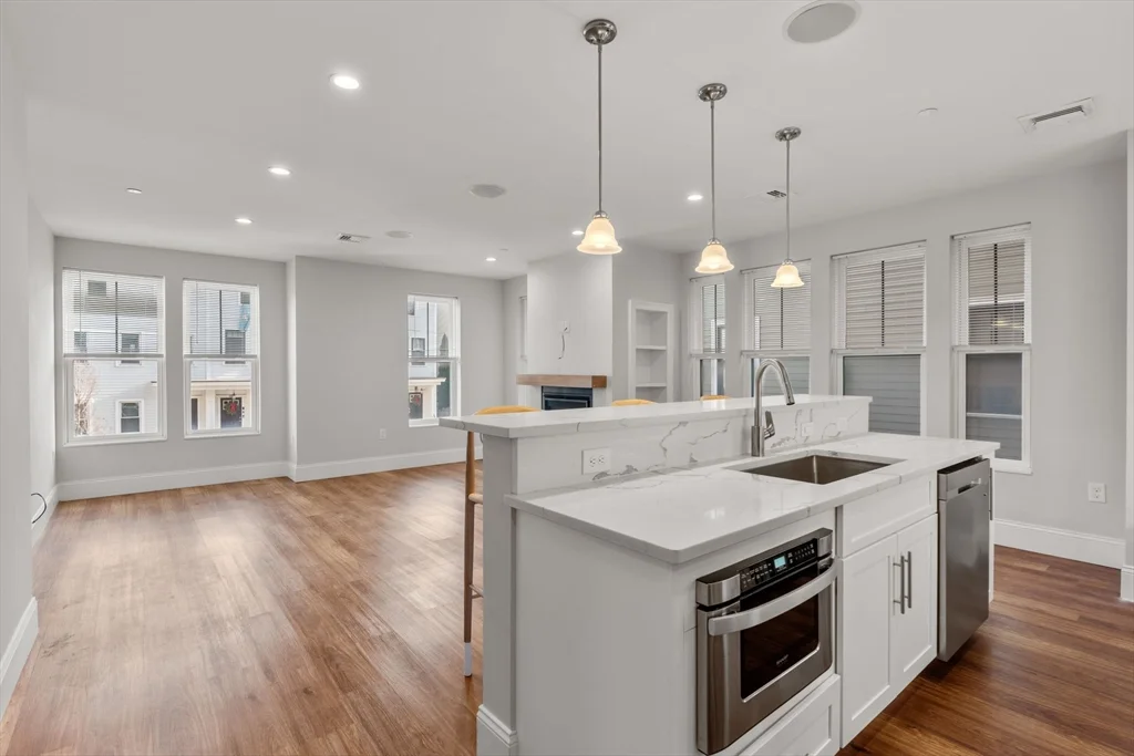 2 bed, 2 bath apartment for rent at 47 L Unit 1, South Boston — photo 2 of 27