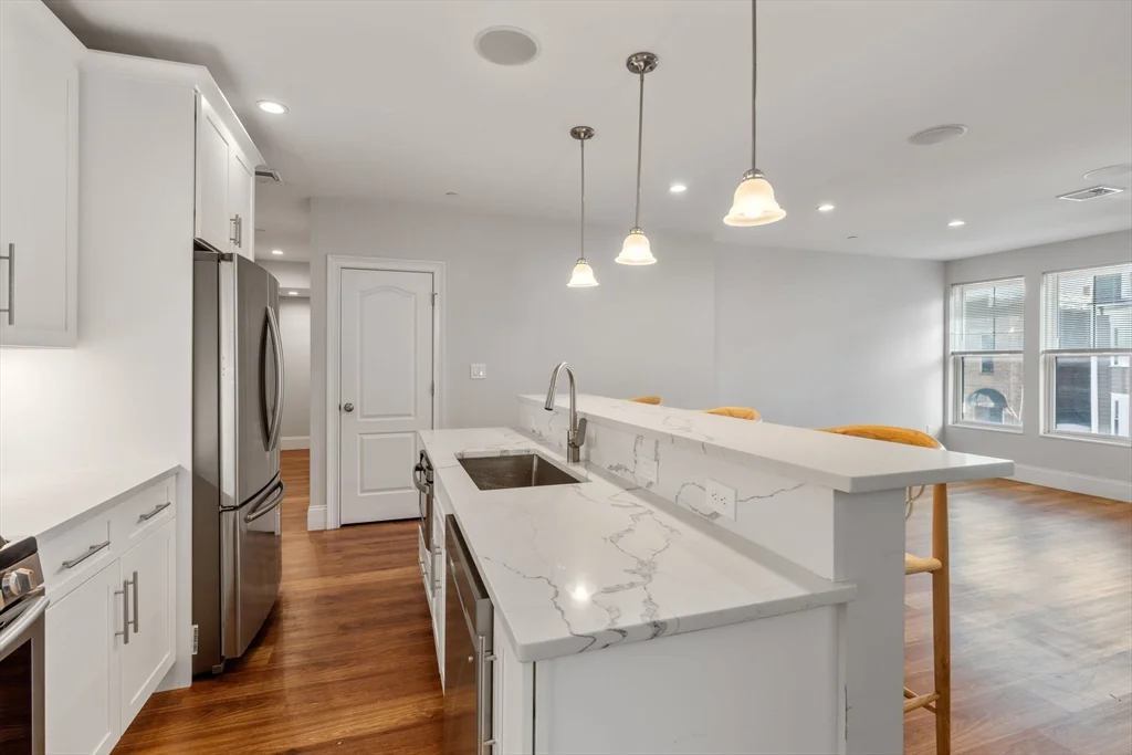 2 bed, 2 bath apartment for rent at 47 L Unit 1, South Boston — photo 5 of 27