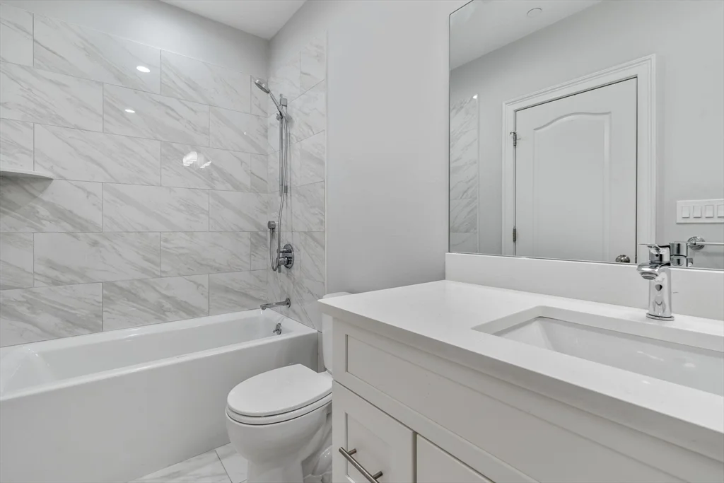 2 bed, 2 bath apartment for rent at 47 L Unit 1, South Boston — photo 19 of 27