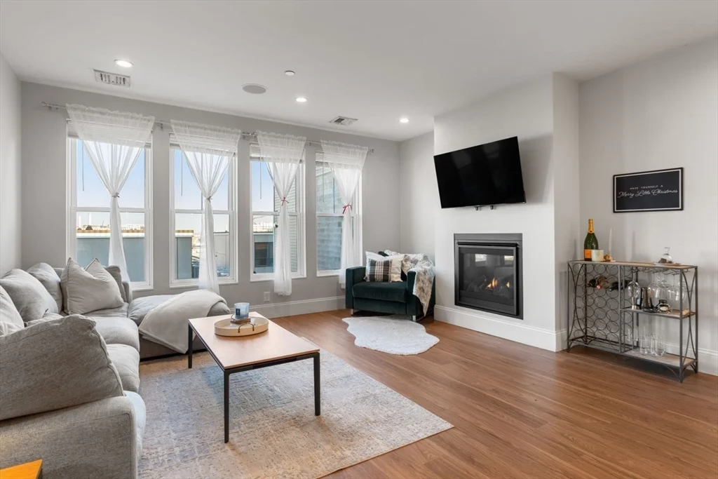 2 bed, 2 bath apartment for rent at 47 L Unit 27, South Boston