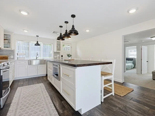 3 bed, 2 bath apartment for rent at 47 Lakeshore Dr, Bellingham — photo 11 of 42