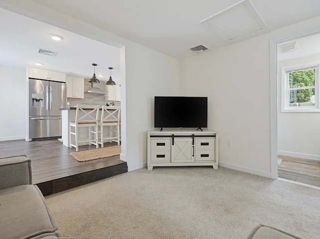 3 bed, 2 bath apartment for rent at 47 Lakeshore Dr, Bellingham — photo 16 of 42