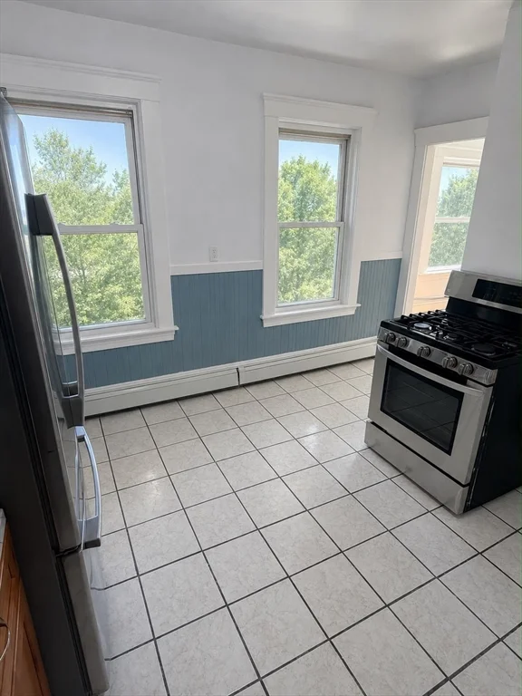 3 bed, 1 bath apartment for rent at 47 Longwood Ave Unit 2, Fitchburg — photo 6 of 8
