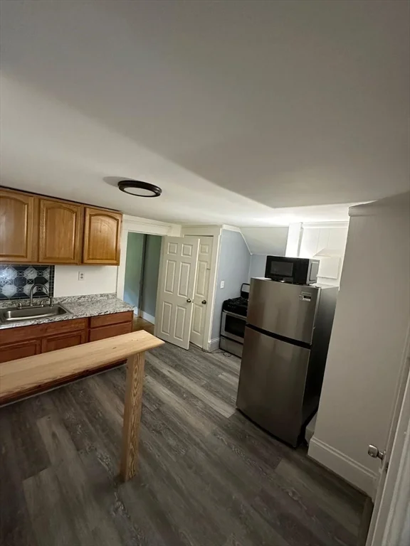 2 bed, 1 bath apartment for rent at 47 Longwood Ave Unit 3, Fitchburg — photo 6 of 9