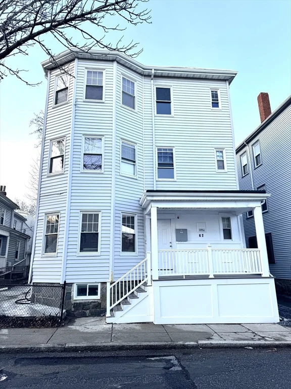 3 bed, 1 bath apartment for rent at 47 Lyon St Unit 1, Dorchester