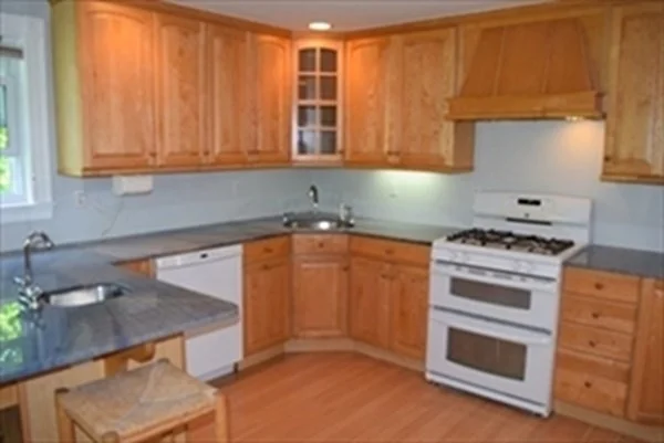 3 bed, 2 bath apartment for rent at 47 Maple St Unit 2, Milton — photo 2 of 36