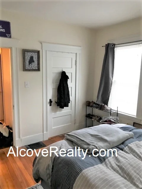4 bed, 2 bath apartment for rent at 47 Mason St Unit 1, Tufts — photo 7 of 9