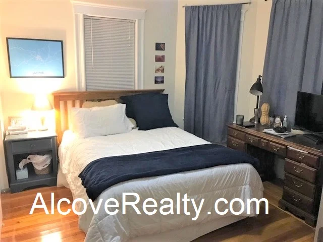 4 bed, 2 bath apartment for rent at 47 Mason St Unit 1, Tufts — photo 6 of 9