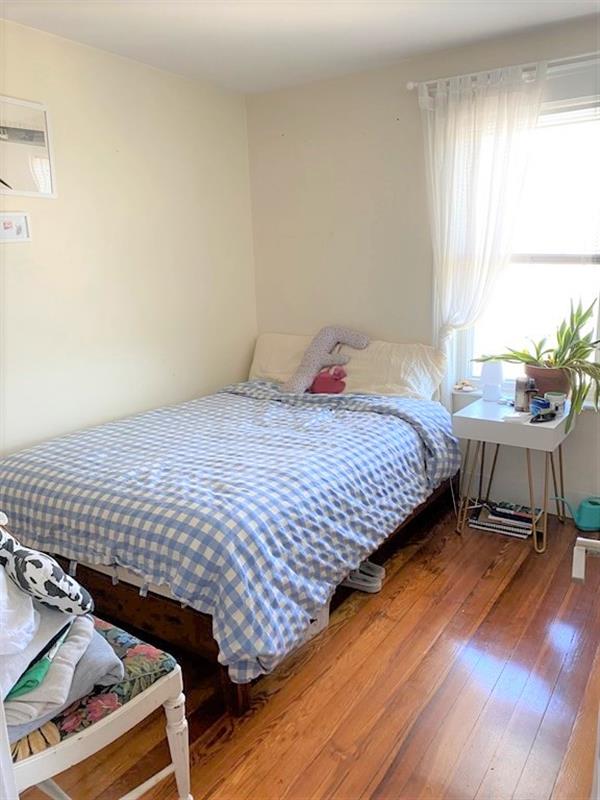 5 bed, 2 bath apartment for rent at 47 Mason St Unit 2, Tufts — photo 4 of 15