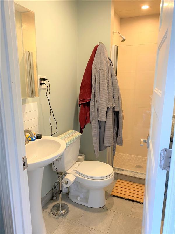 5 bed, 2 bath apartment for rent at 47 Mason St Unit 2, Tufts — photo 7 of 15