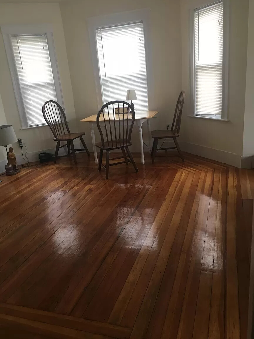 5 bed, 2 bath apartment for rent at 47 Mason St Unit 2a, Tufts — photo 9 of 26