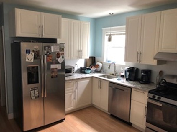 5 bed, 2 bath apartment for rent at 47 Mason St Unit A, Tufts — photo 2 of 8