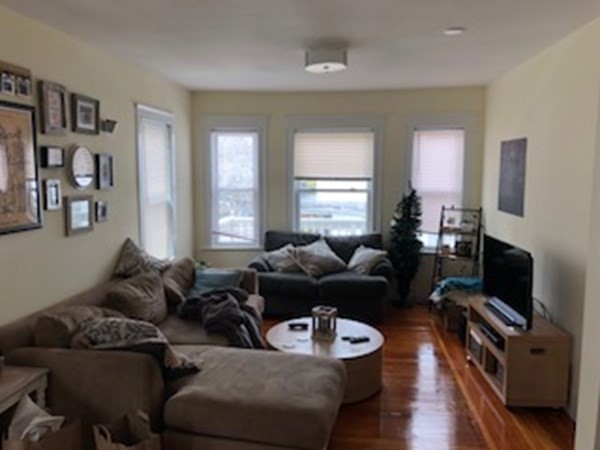 5 bed, 2 bath apartment for rent at 47 Mason St Unit A, Tufts — photo 1 of 8