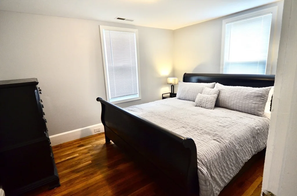 3 bed, 1 bath apartment for rent at 47 Massasoit Unit A, Hull — photo 17 of 26