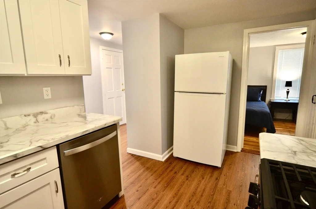 3 bed, 1 bath apartment for rent at 47 Massasoit Unit A, Hull — photo 4 of 26
