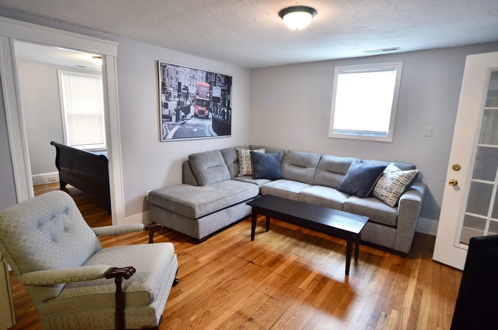 3 bed, 1 bath apartment for rent at 47 Massasoit Unit A, Hull — photo 8 of 26