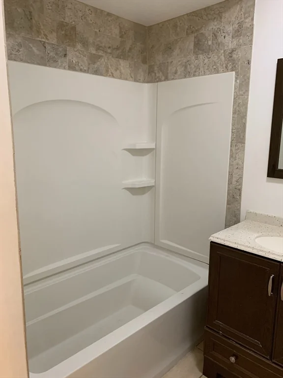 4 bed, 1 bath apartment for rent at 47 Maverick Unit 2, Chelsea