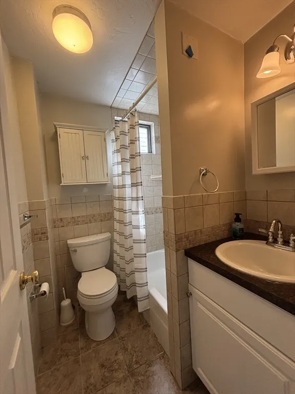 3 bed, 1 bath apartment for rent at 47 Middle St Unit 3, South Boston — photo 9 of 11