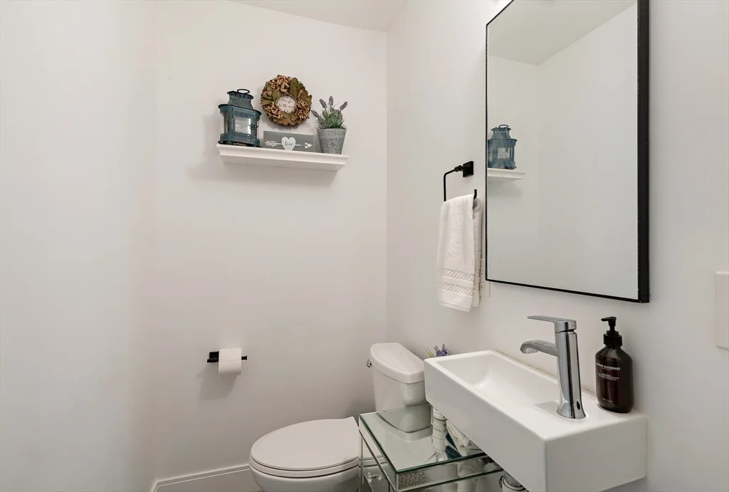 1 bed, 1 bath apartment for rent at 47 Morris St Unit A, East Boston — photo 11 of 17