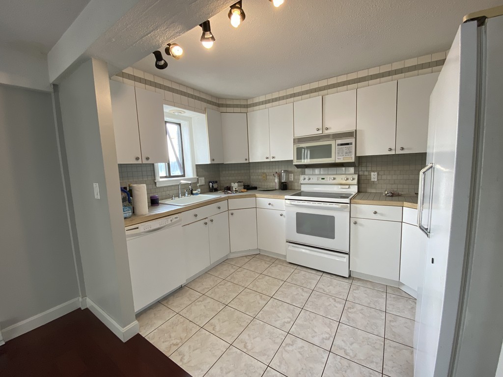 2 bed, 1 bath apartment for rent at 47 Mystic St Unit 7E, Arlington — photo 3 of 19