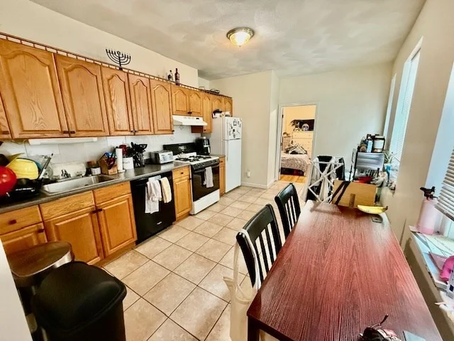 3 bed, 1 bath apartment for rent at 47 N Margin St Unit 3, North End — photo 3 of 16