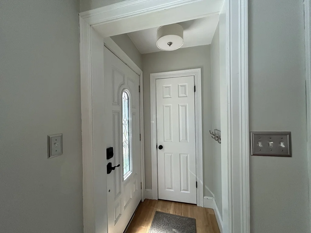 3 bed, 1 bath apartment for rent at 47 Naples Ave, Providence — photo 2 of 16