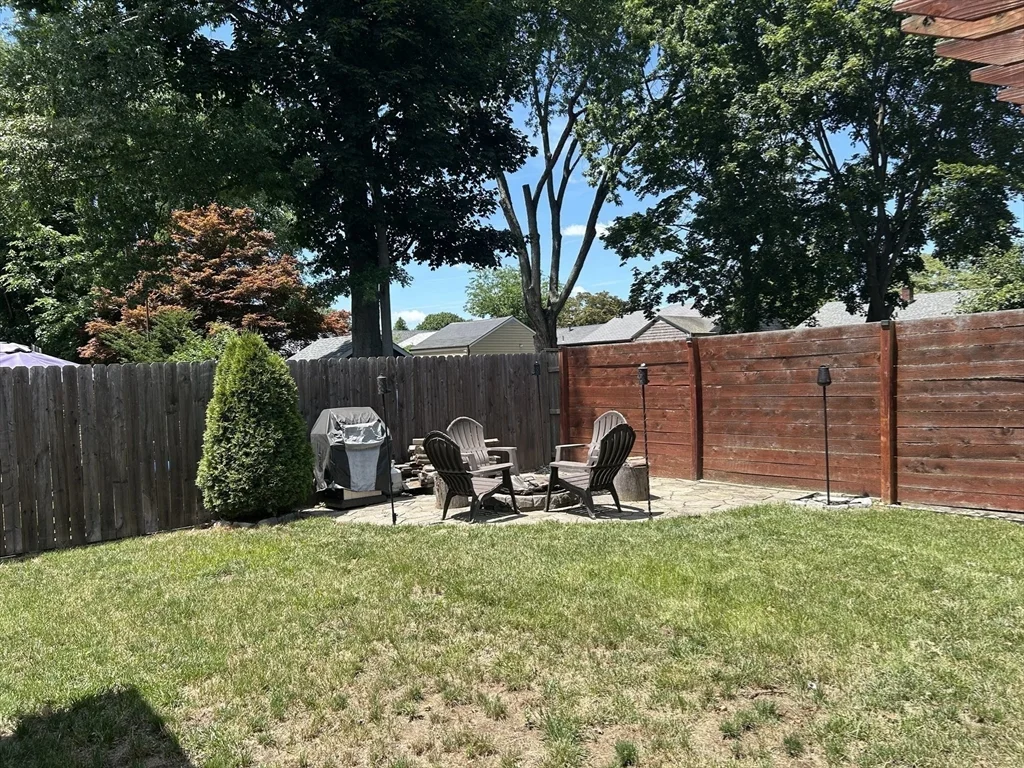 3 bed, 1 bath apartment for rent at 47 Naples Ave, Providence — photo 16 of 16