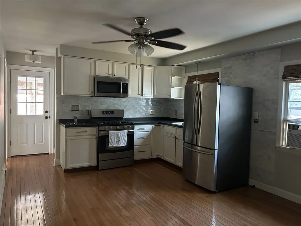 3 bed, 1 bath apartment for rent at 47 Naples Ave, Providence — photo 5 of 16