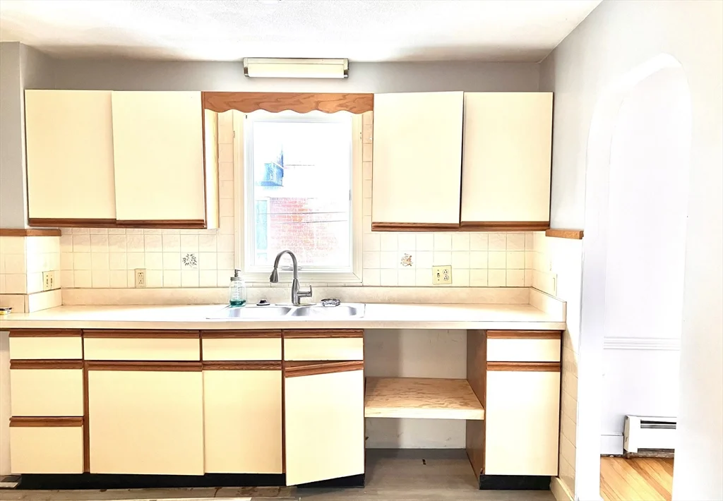 3 bed, 1 bath apartment for rent at 47 North Federal St Unit 1, Lynn — photo 8 of 15