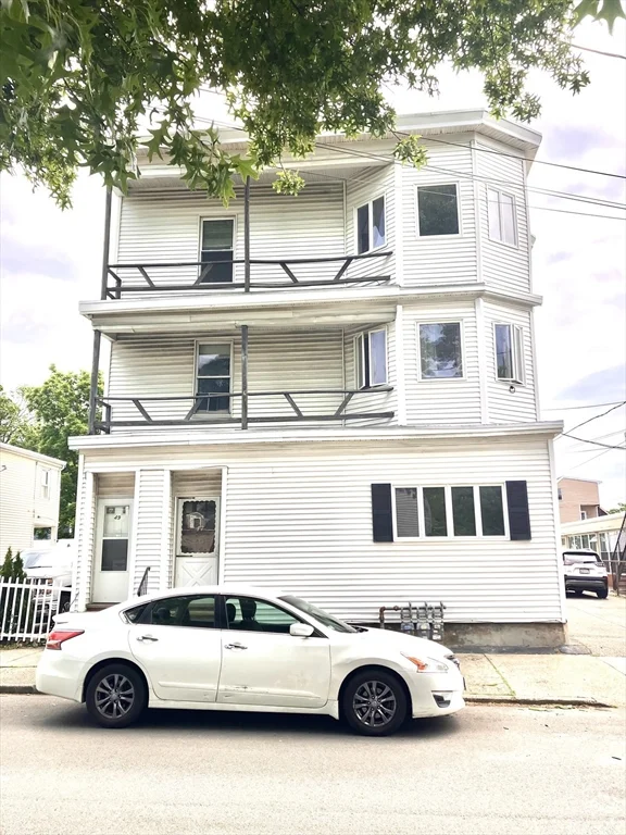 3 bed, 1 bath apartment for rent at 47 North Federal St Unit 1, Lynn — photo 1 of 15