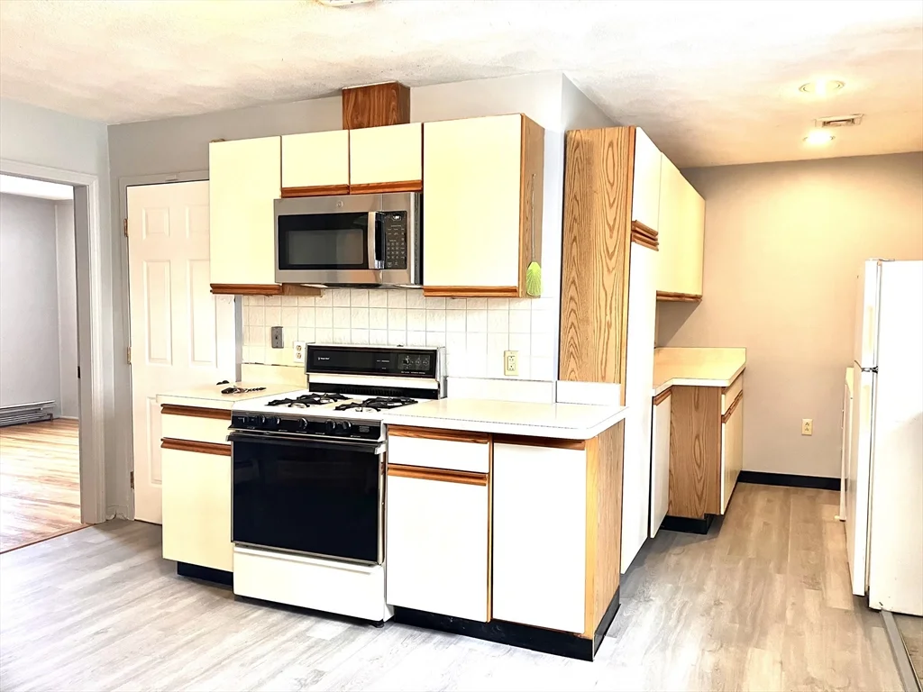 3 bed, 1 bath apartment for rent at 47 North Federal St Unit 1, Lynn — photo 7 of 15